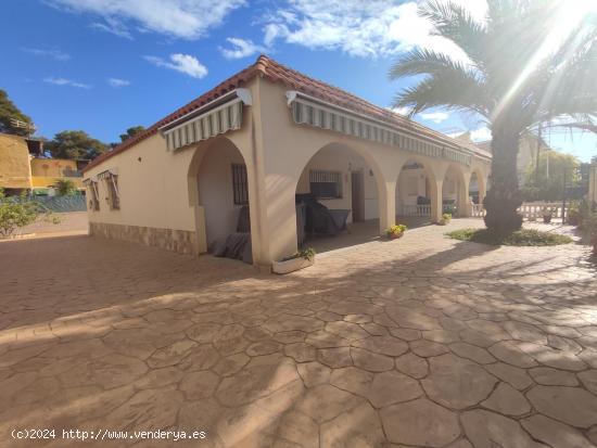 MARAVILLOSO CHALET ADOSADO EN COSTABELLA, LA MARINA, ALICANTE, COSTA BLANCA - ALICANTE