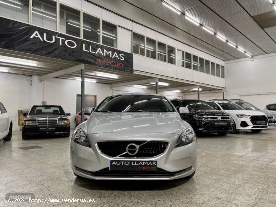 Volvo V 40 V40 D3 MOMENTUM de 2017 con 81.165 Km por 16.490 EUR. en Barcelona