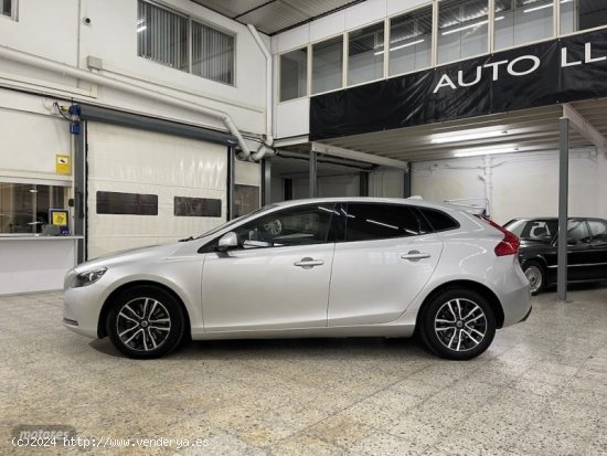 Volvo V 40 V40 D3 MOMENTUM de 2017 con 81.165 Km por 16.490 EUR. en Barcelona