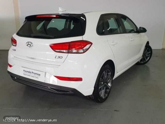 Hyundai i30 1.5 DPI Klass SLX 110 de 2024 con 7.265 Km por 19.900 EUR. en Granada