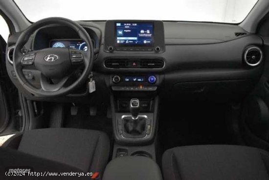 Hyundai Kona 1.0 TGDI Maxx 4x2 de 2023 con 21.100 Km por 19.900 EUR. en Alicante