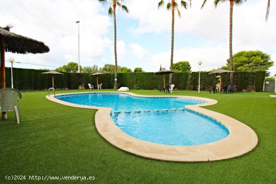  CHALET EN VALVERDE, ZONA URBANA, A UN PASO DE LA PLAYA Y LISTO PARA ENTRAR A VIVIR. - ALICANTE 