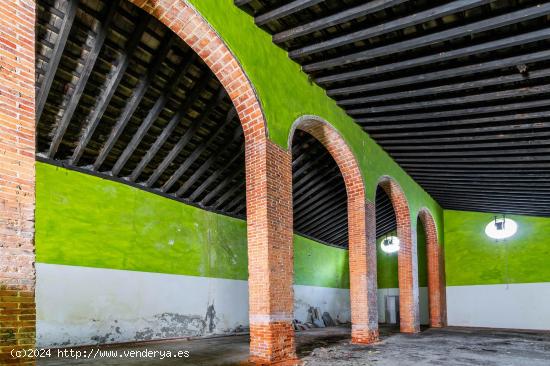 MAGNIFICA BODEGA EN EL CENTRO DE CHICLANA - CADIZ