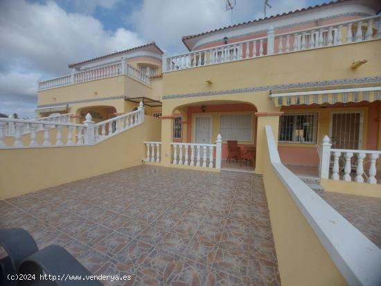  Se vende chalet adosado de 3 dormitorios con piscina en la zona de Villamartín, Orihuela Costa - AL 