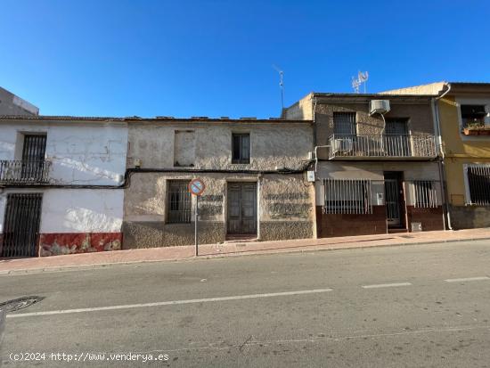  Casa para reforma completamente con patio de 111 m2, en barrio de San Roque. Molina de Segura - MURC 