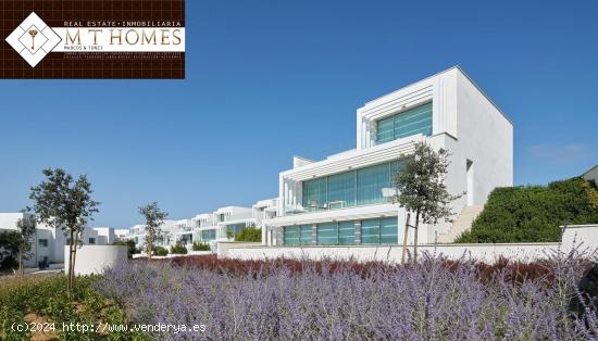 VIVIENDA DE LUJO LISTA PARA ENTRAR A VIVIR JUNTO AL GOLF DE SOTOGRANDE - CADIZ