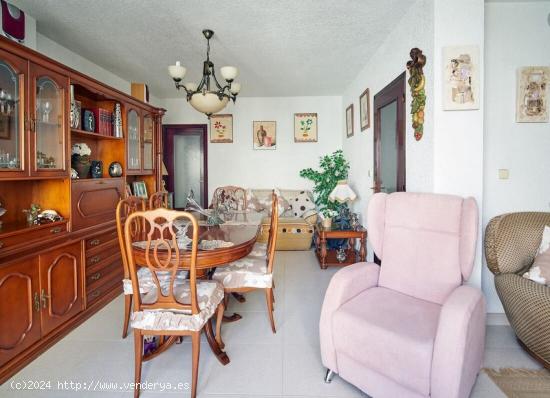 Piso de tres dormitorios con terraza a un paso del mar en Garrucha - ALMERIA