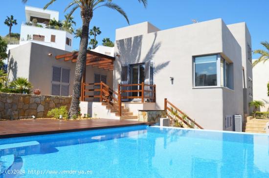  IMPRESIONANTE CHALET CON PISCINA Y VISTAS AL MAR - ALMERIA 