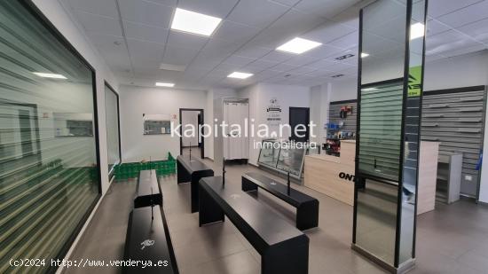 Local comercial chaflan en alquiler en Ontinyent - VALENCIA