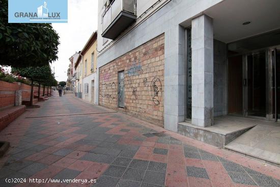 Local calle principal de Armilla,buena fachada .Se vende sin arreglar.tambien en alquiler - GRANADA