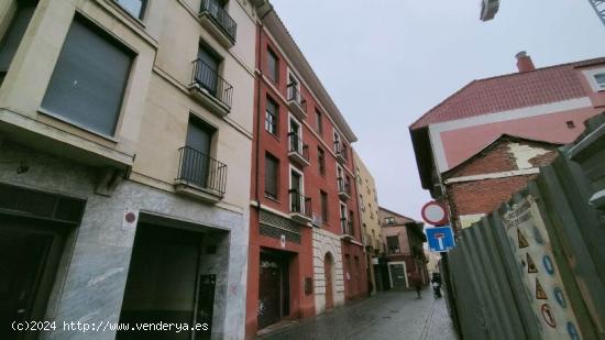 PLAZA DE PARKING EN EL CENTRO DE LEON - LEON