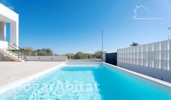 CHALET DE LUJO A ESTRENAR CON PISCINA E IMPRESIONASTES VISTAS AL MAR - VALENCIA