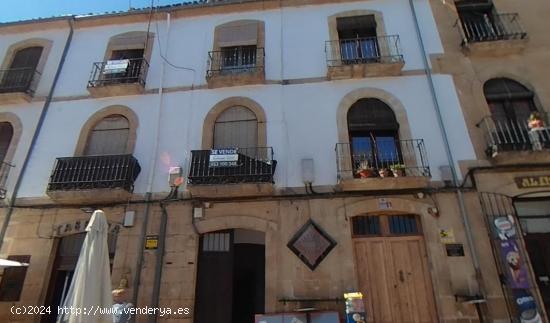  EDIFICIO EN PLAZA PRIMERO DE MAYO DE ÚBEDA - JAEN 