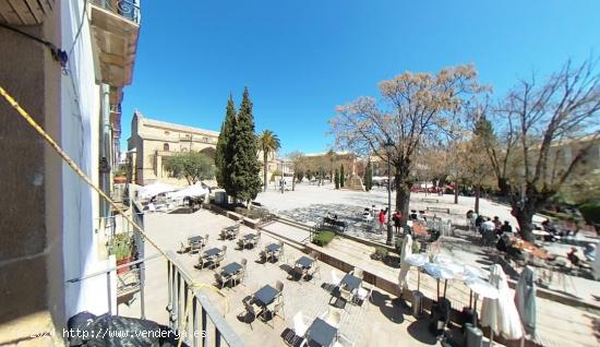 EDIFICIO EN PLAZA PRIMERO DE MAYO DE ÚBEDA - JAEN