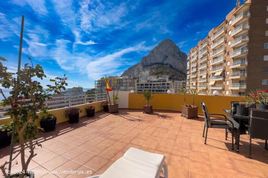 Ático en primera línea de playa con 201m2 construidos y varias terrazas con vistas al mar. - ALICA