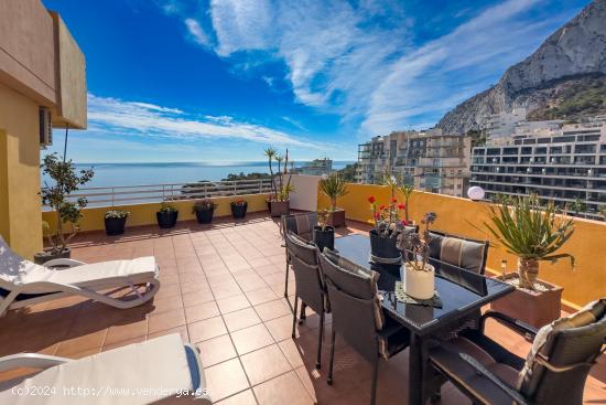 Ático en primera línea de playa con 201m2 construidos y varias terrazas con vistas al mar. - ALICA