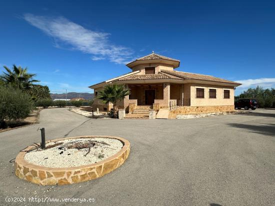  CHALET ESTILO RÚSTICO CON PARKING, JARDINES, PISCINA Y BARBACOA EN AGUADERAS - MURCIA 