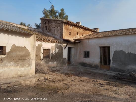 Cortijo para reformar con terreno en Puerto Lumbreras - Zona Esparragal - MURCIA