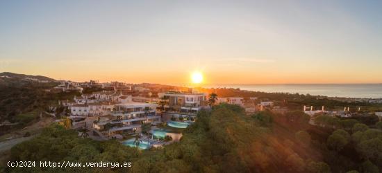  PISO DE 4 DORMITORIOS DE LUJO EN CABOPINO, MARBELLA, MÁLAGA - MALAGA 