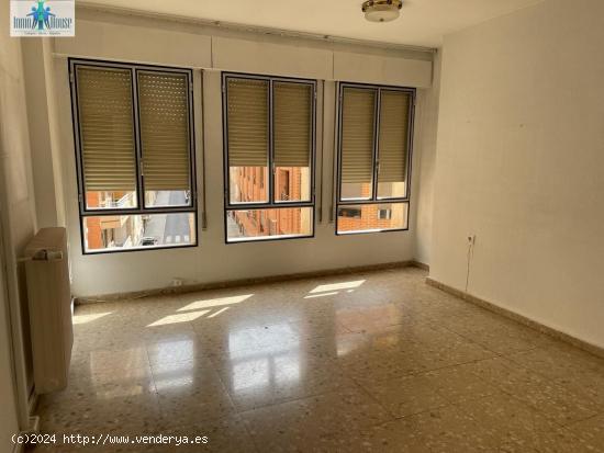 INMOHOUSE VENDE PISO DE ORIGEN MUY AMPLIO EN PLENO CENTRO DE ALBACETE - ALBACETE