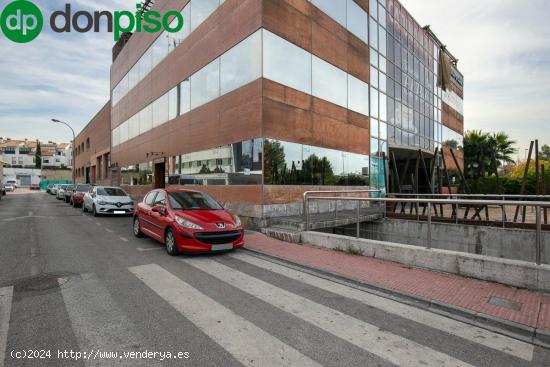  Espectacular edificio a las puertas de Granada , con un uso terciario , con 5 plantas. - GRANADA 