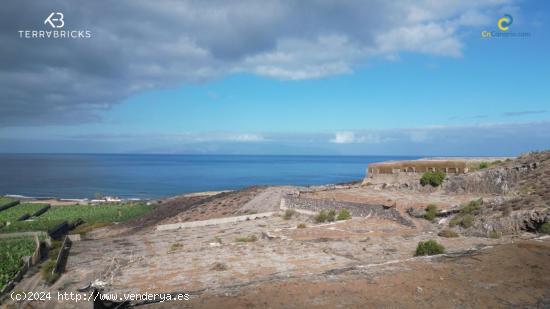 ¡Venta de Terreno Agrario Intensivo con Increíbles Vistas al Mar de 29280 m2 y tanque de agua. - S