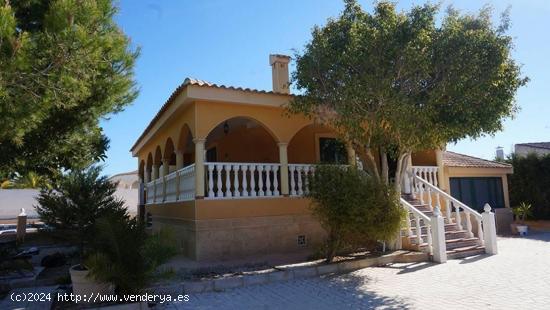 Villa con Piscina La Marina La escuera - ALICANTE