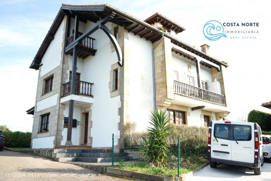 Apartamento de un dormitorio con jardín comunitario que lo rodea, en Santillana del Mar, Cantabria 