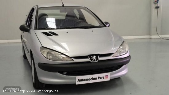 Peugeot 206 1.4i XR Pocos Kms. de 2001 con 93.000 Km por 3.890 EUR. en Tarragona