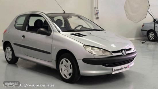 Peugeot 206 1.4i XR Pocos Kms. de 2001 con 93.000 Km por 3.890 EUR. en Tarragona