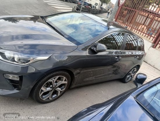 Kia Ceed 1.0 T-GDi 74kW (100CV) Tech de 2019 con 73.000 Km por 15.000 EUR. en Madrid