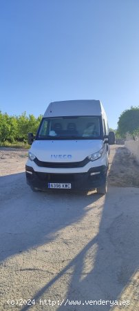 Iveco Daily Furgon 35S15 2.3 D 146 CV L4H3 de 2019 con 179.000 Km por 23.999 EUR. en Murcia