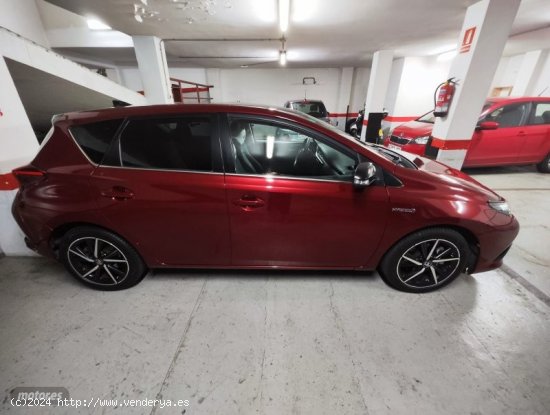 Toyota Auris Hybrid 1.8 136cv 140h feel edition de 2018 con 82.400 Km por 15.000 EUR. en Barcelona