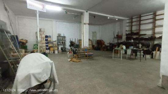 Local comercial con C. Critóbal Amorós - ALICANTE