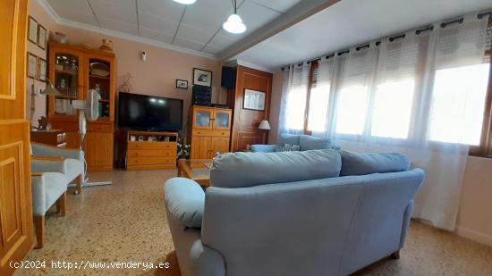 Espaciosa vivienda muy céntrica con ascensor!!! - ALICANTE