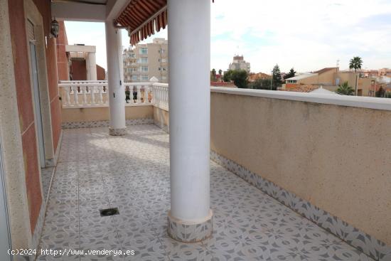 Ático gran Terraza con piscina y garaje - ALICANTE