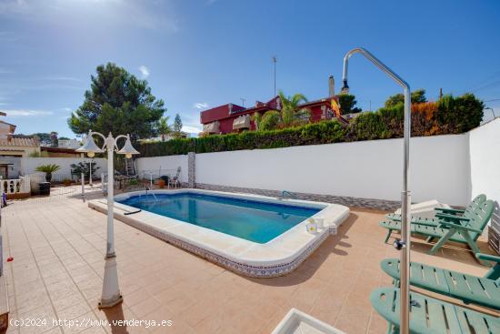 CHALET INDEPENDIENTE EN LOS BALCONES, TORREVIEJA - ALICANTE