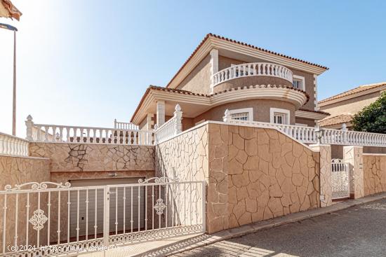 Villa independiente en Los Altos, Torrevieja - ALICANTE