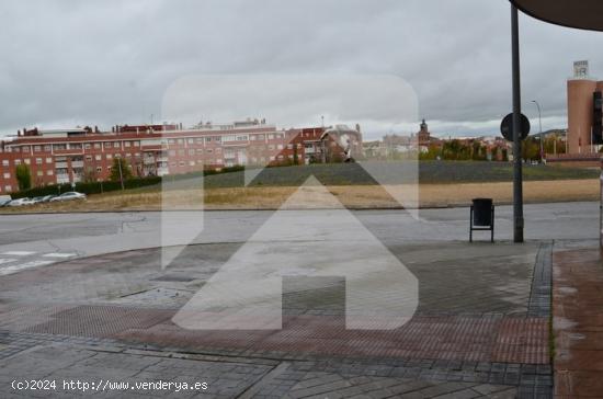 LOCAL EN GLORIETA DEL UNIVERSO - MADRID