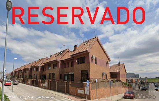  ESTUDIO HOME MADRID OFRECE (((RESERVADO))) chalet adosado de 275 m2 en esquina, con piscina. - MADRI 