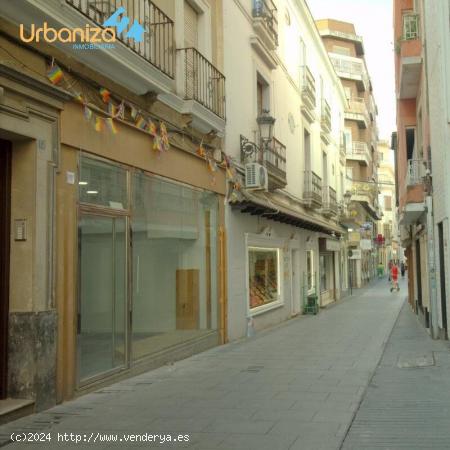 Local de 95mtrs TOTALMENTE DIALFANO CON GRAN ESCAPARATE EN CENTRO HISTORICO DE BADAJOZ. - BADAJOZ