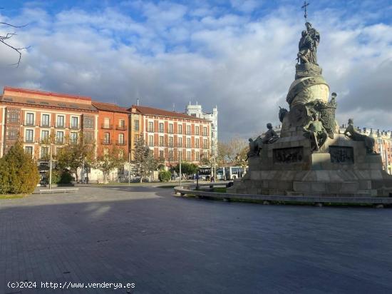  EN LA ACERA RECOLETOS - VALLADOLID 