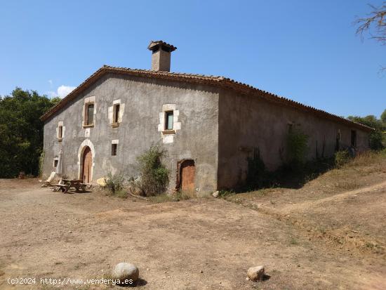  Masía histórica del siglo XVII de 605 m2 para reformar a tu gusto y 12 hectáreas de terreno. - BA 