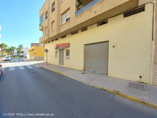 LOCAL COMERCIAL EN VENTA EN EL EJIDO, ZONA DE LA LOMA LA MEZQUITA - ALMERIA