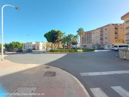 LOCAL COMERCIAL EN VENTA EN EL EJIDO, ZONA DE LA LOMA LA MEZQUITA - ALMERIA