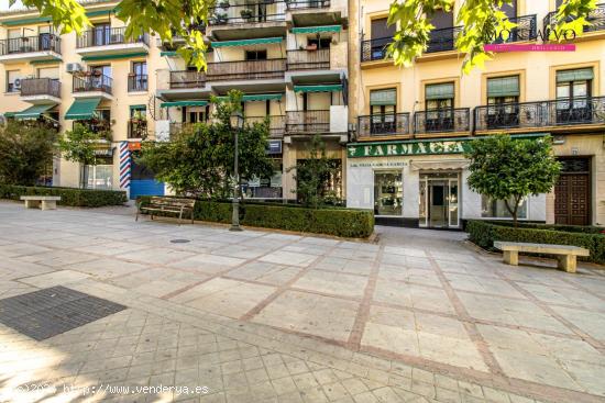 Local comercial con posibilidad de cambio de uso a vivienda - GRANADA