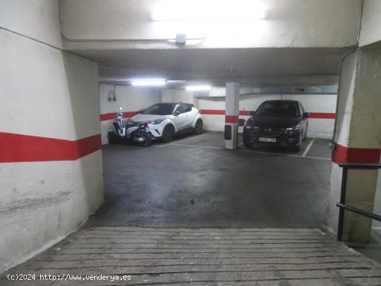 PLAZA DE PARKING EN VENTA EN LA AVENIDA PARALELO PARA COCHE MEDIANO - BARCELONA