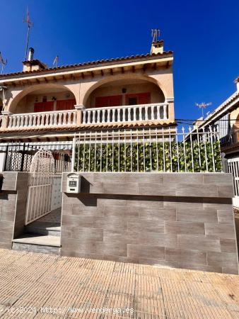 Chalet adosado en venta - A solo 200 metros del mar - ALICANTE