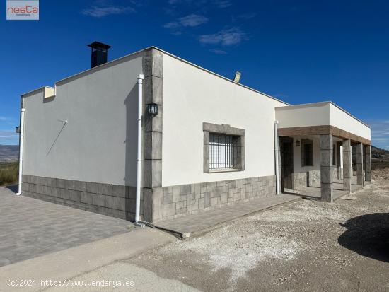 CASA NUEVA SEMIMODERNA CON JARDINES EN AGUADERAS - MURCIA