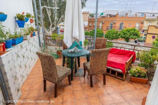 Casa y local en venta en CAMAS - SEVILLA